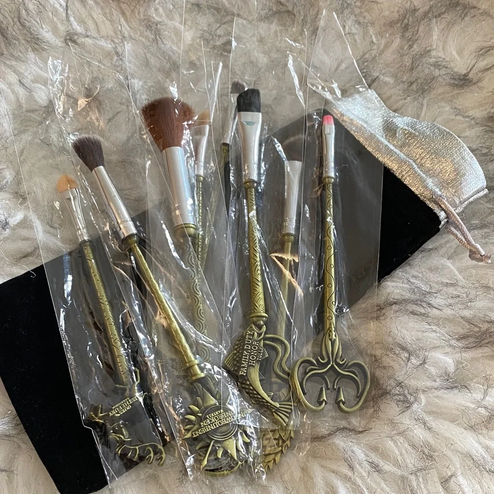 NEW Ornate 8 Makeup Brush Set with Gold Handles